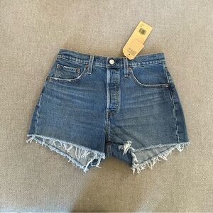 Levi’s 501 Frayed Hem Women's Shorts NWT size 28